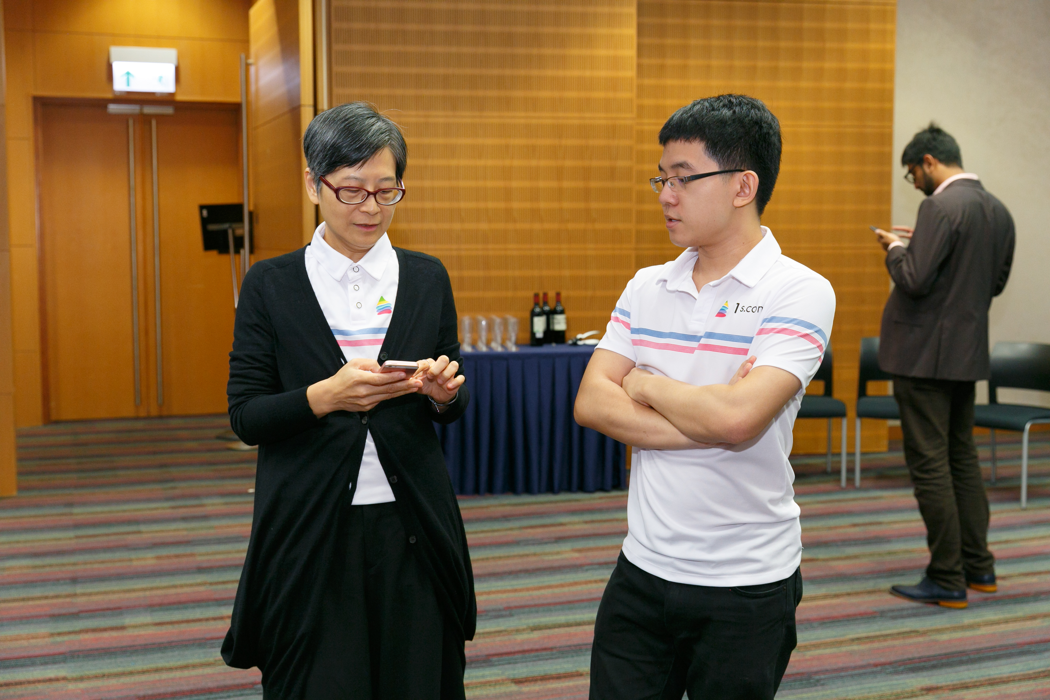 alum_entr_gath_at_scie_p18353_01_014.jpg
