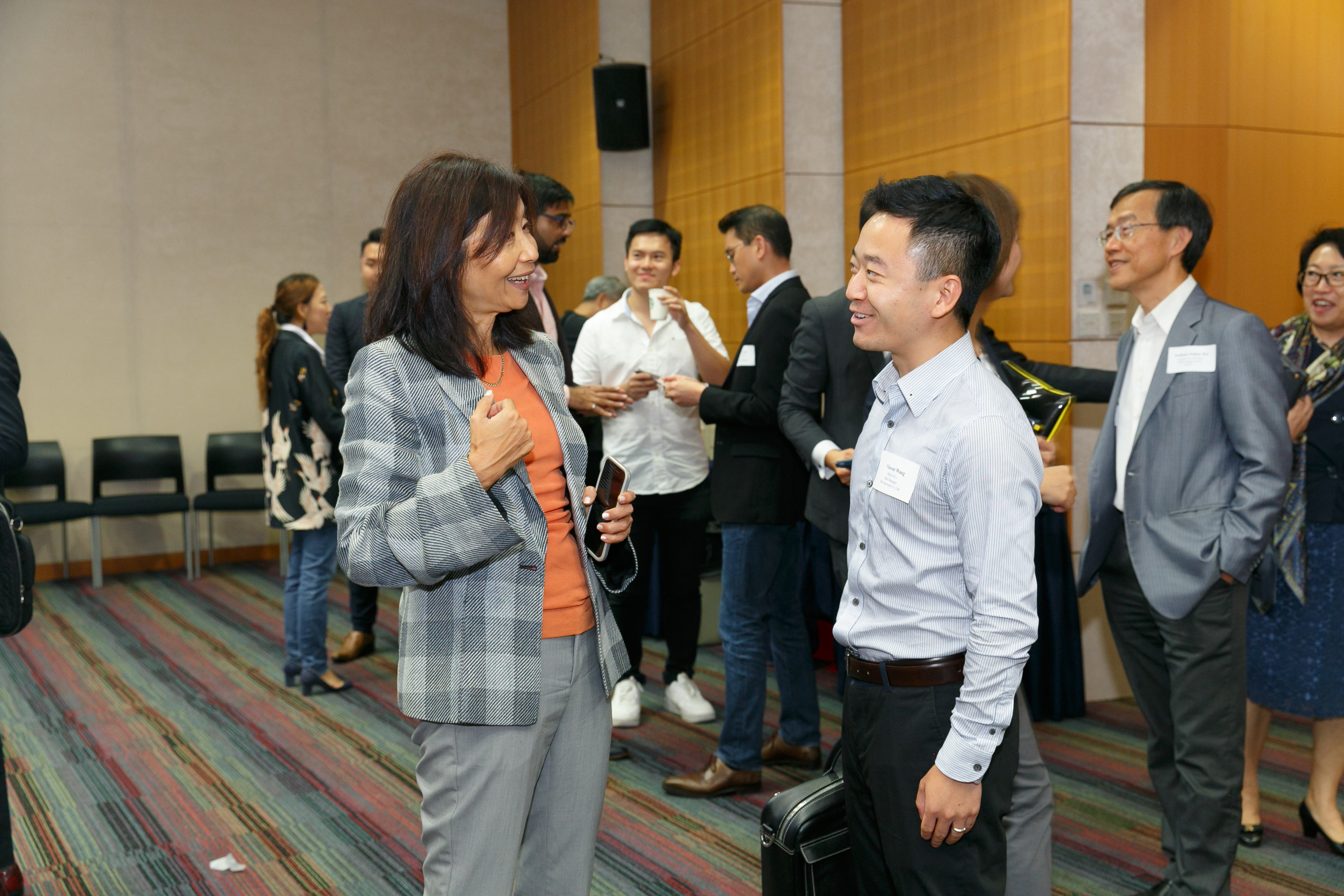 alum_entr_gath_at_scie_p18353_01_038.jpg