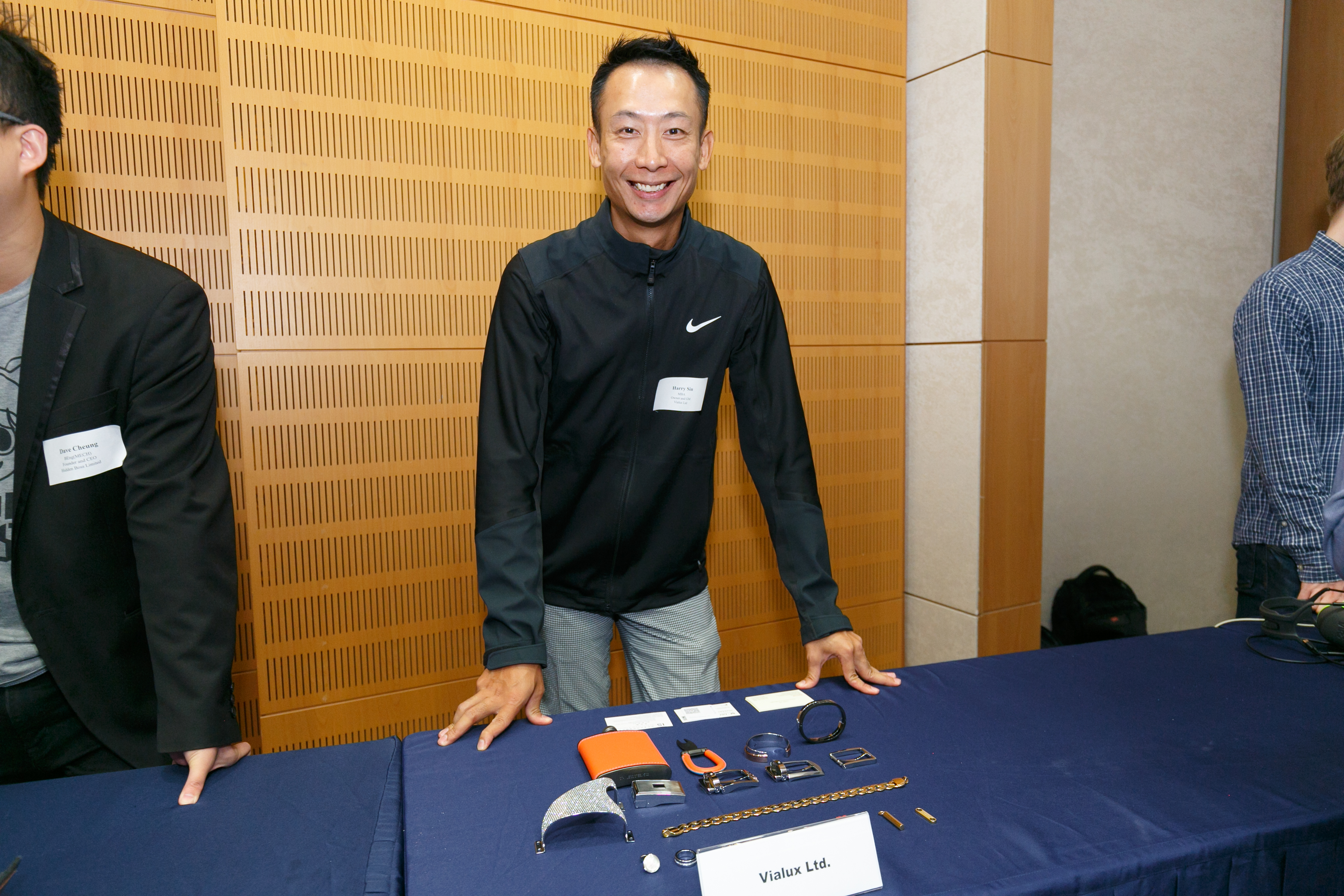 alum_entr_gath_at_scie_p18353_01_050.jpg