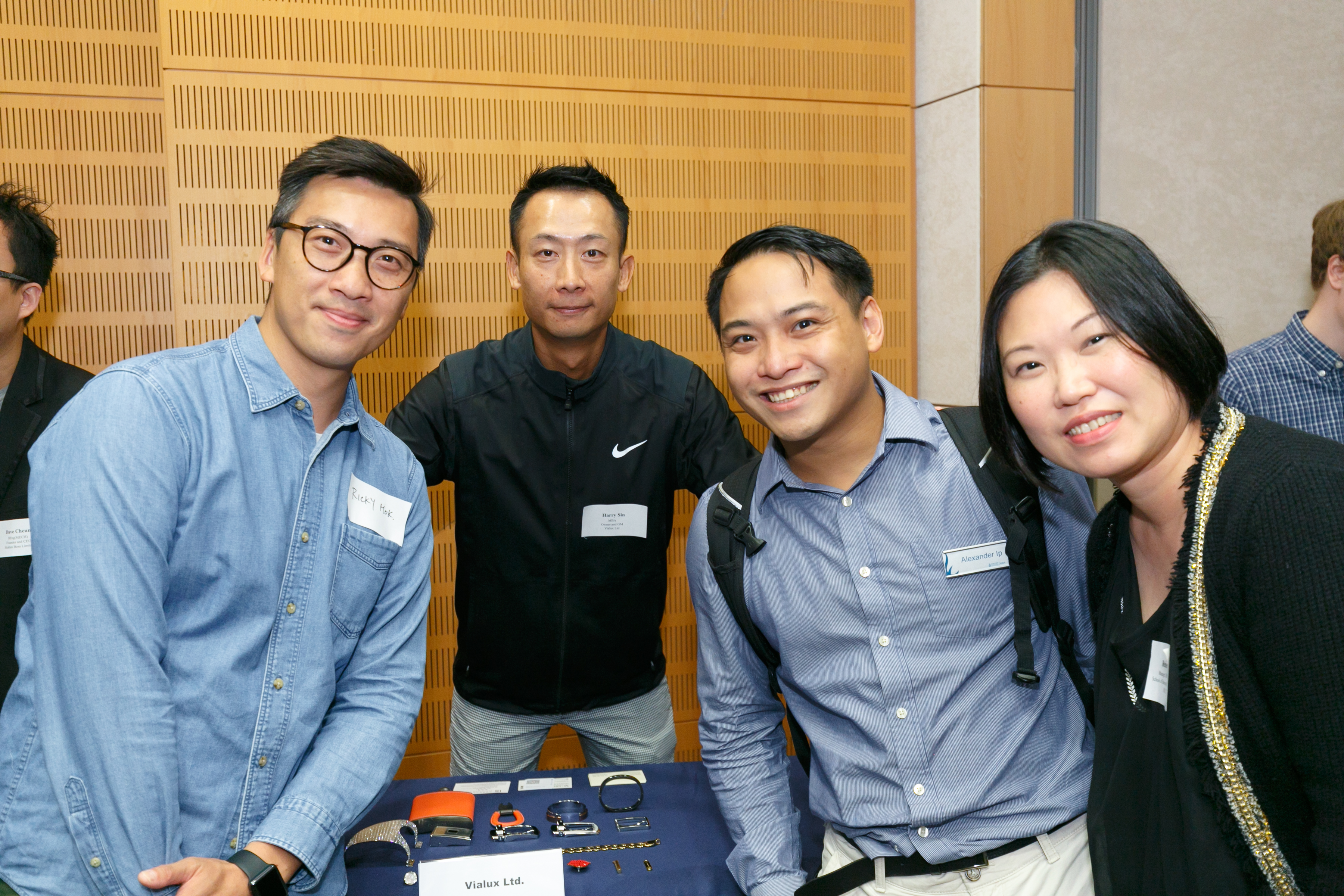 alum_entr_gath_at_scie_p18353_01_051.jpg