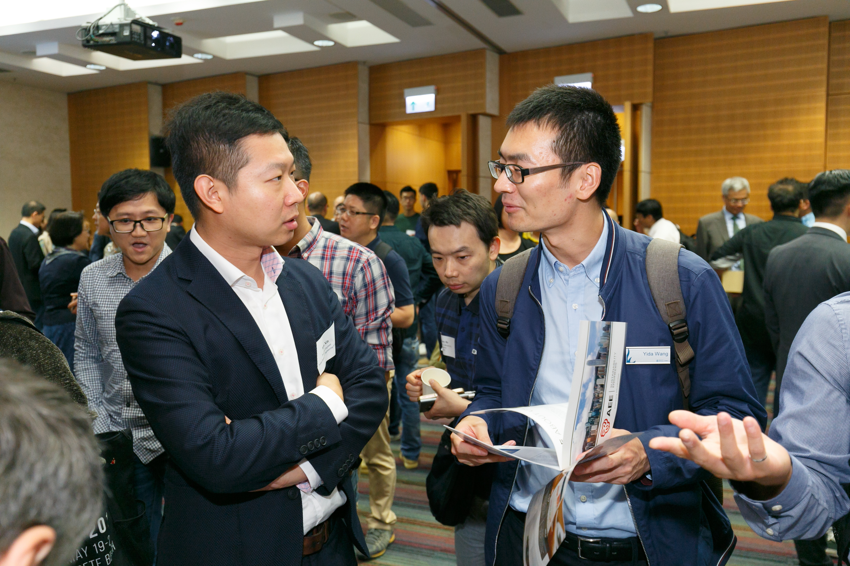 alum_entr_gath_at_scie_p18353_01_063.jpg