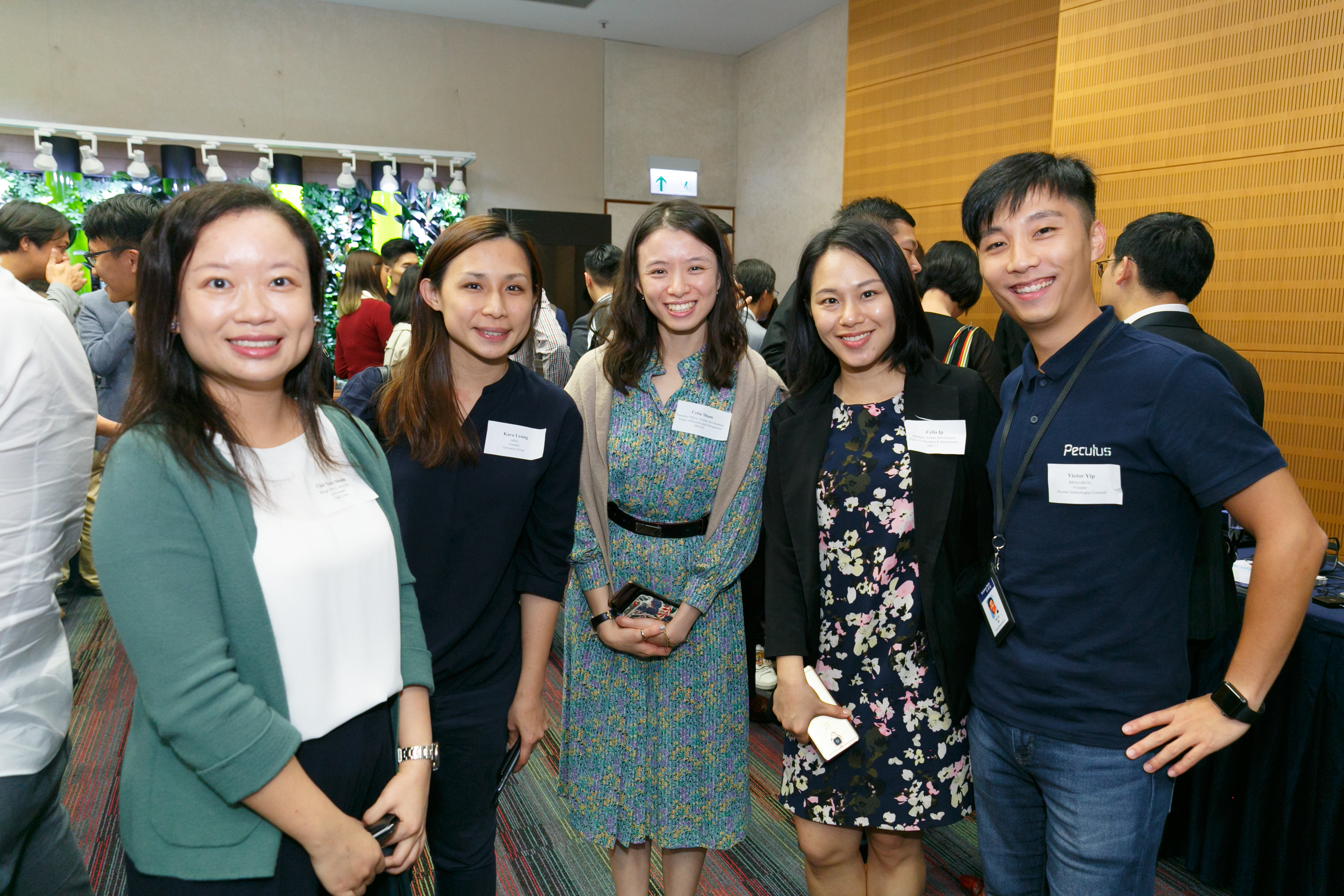 alum_entr_gath_at_scie_p18353_02_065.jpg