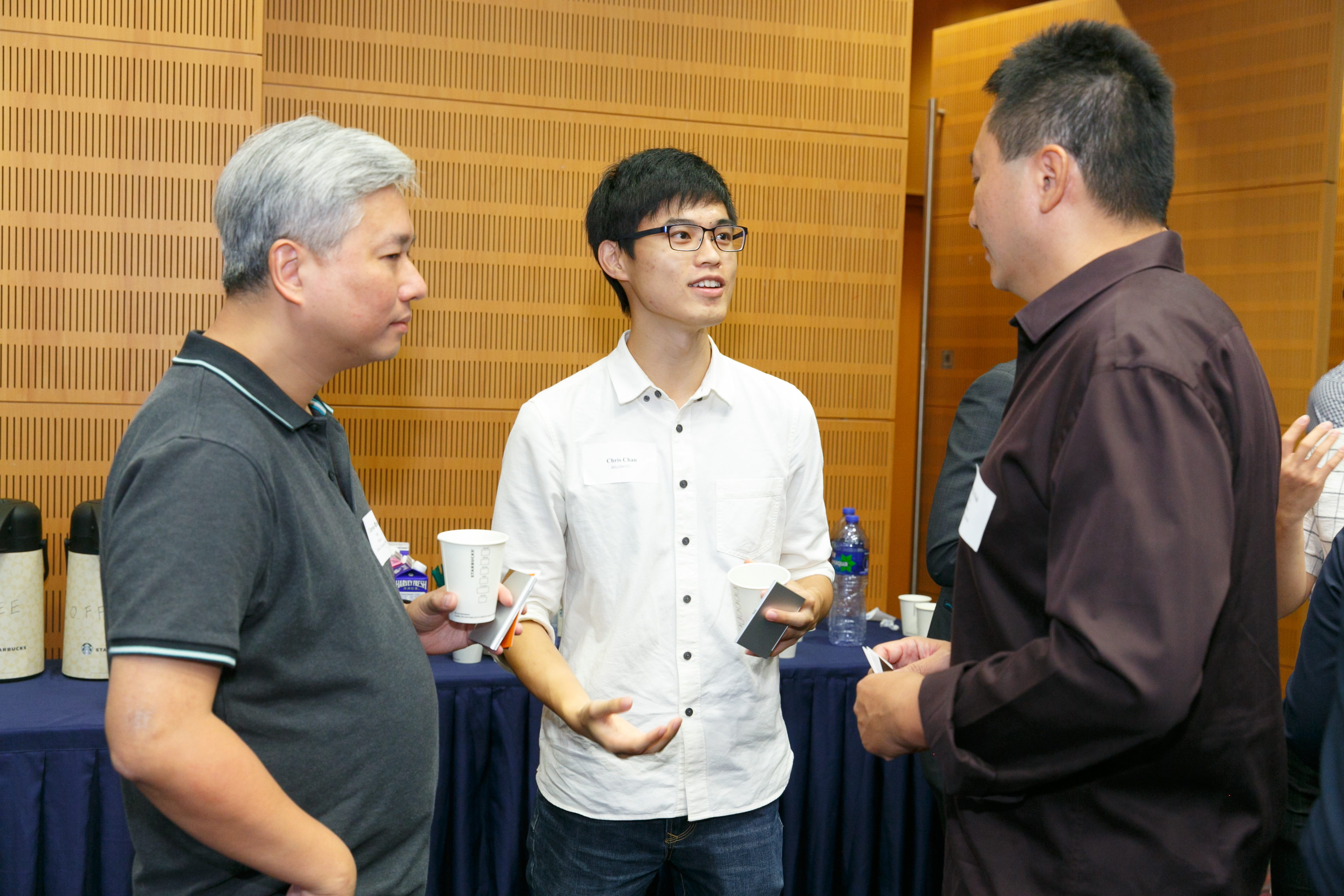 alum_entr_gath_at_scie_p18353_02_074.jpg