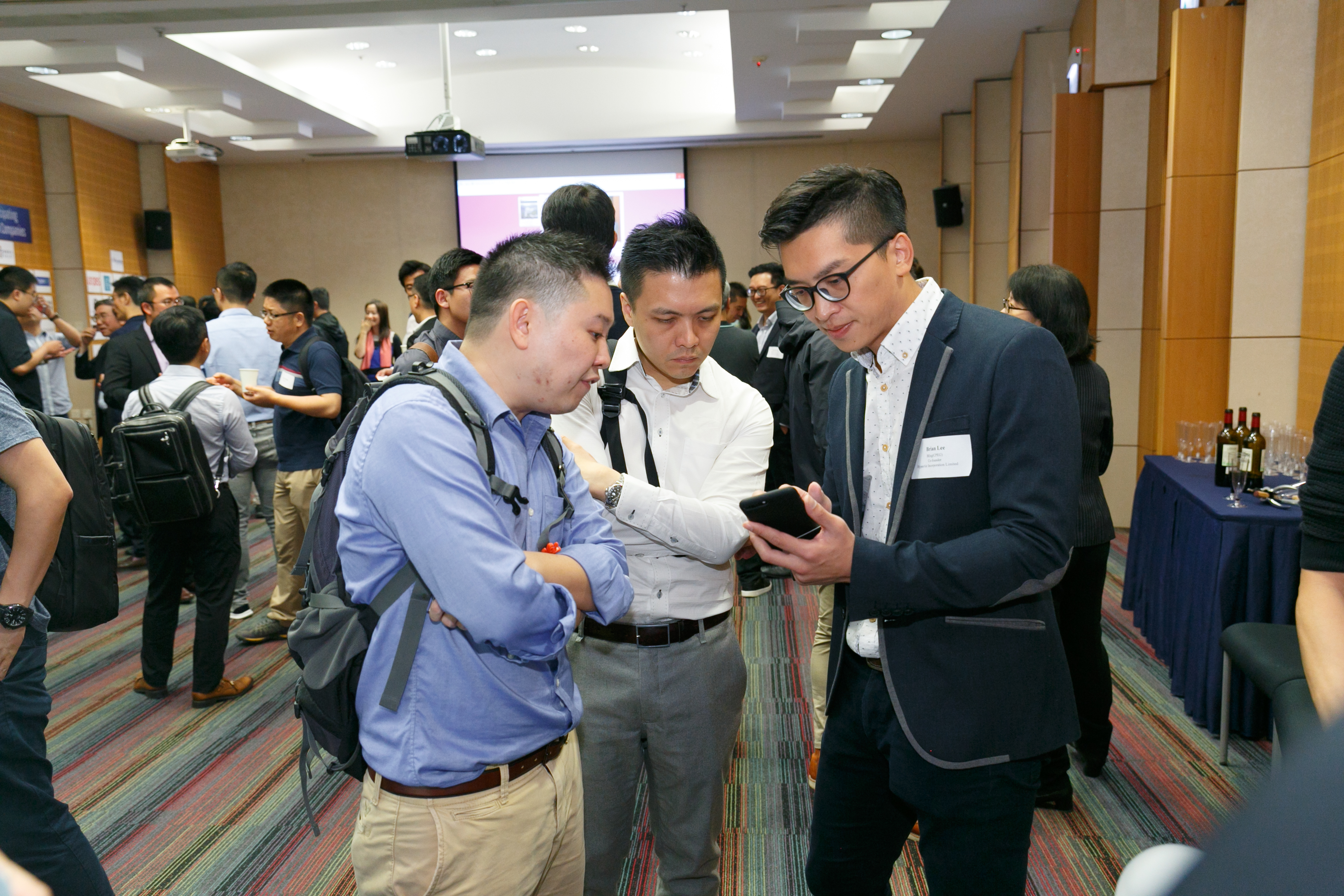 alum_entr_gath_at_scie_p18353_03_006.jpg