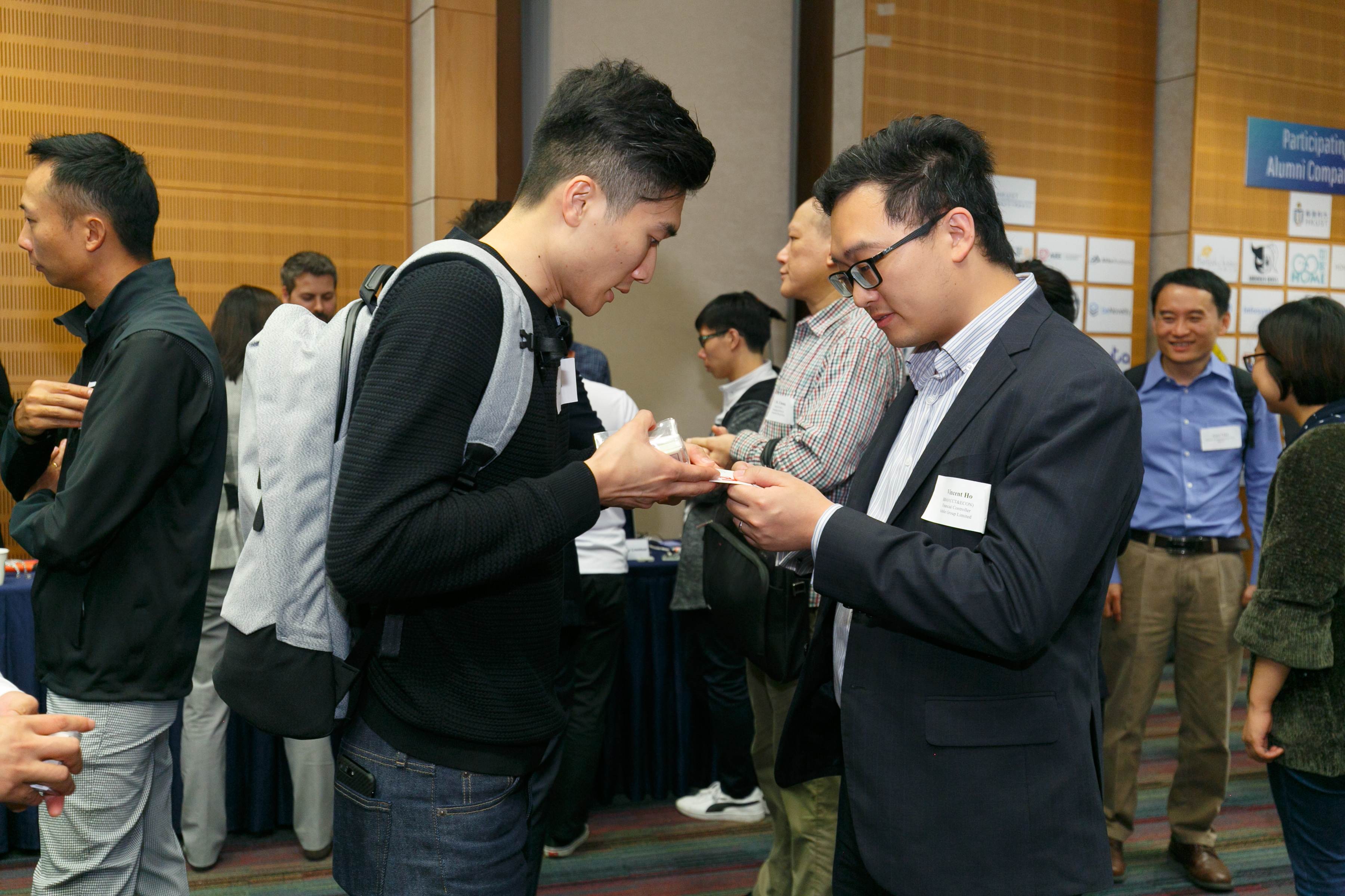 alum_entr_gath_at_scie_p18353_03_038.jpg