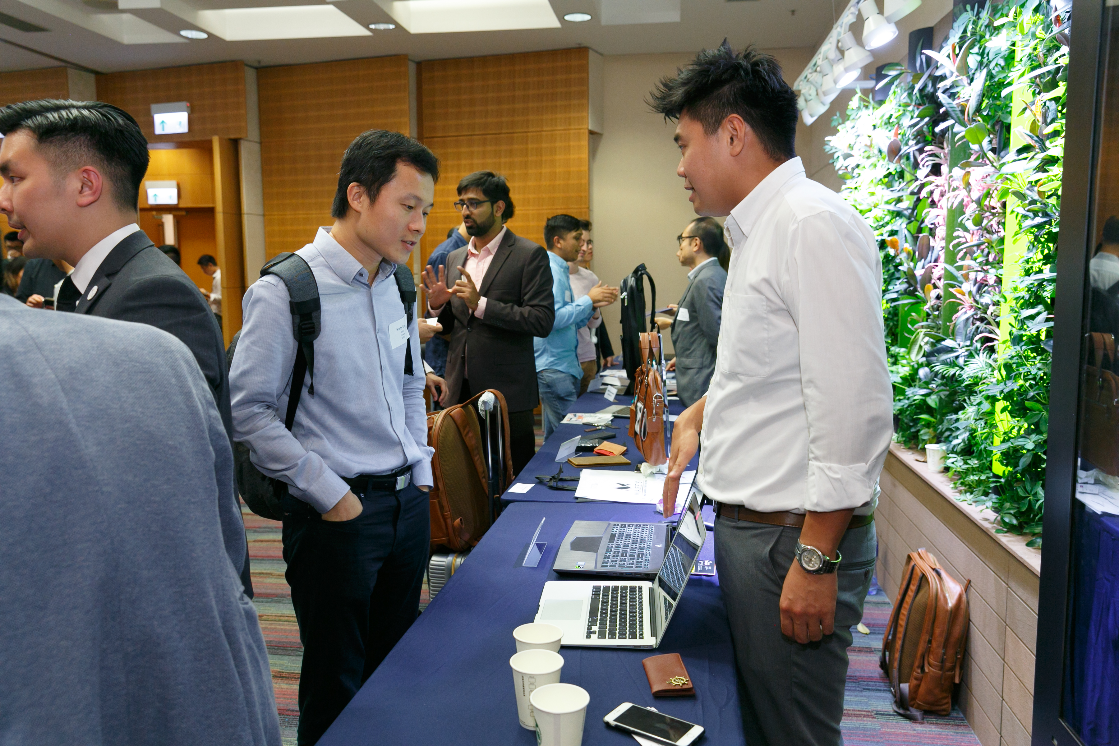 alum_entr_gath_at_scie_p18353_03_043.jpg