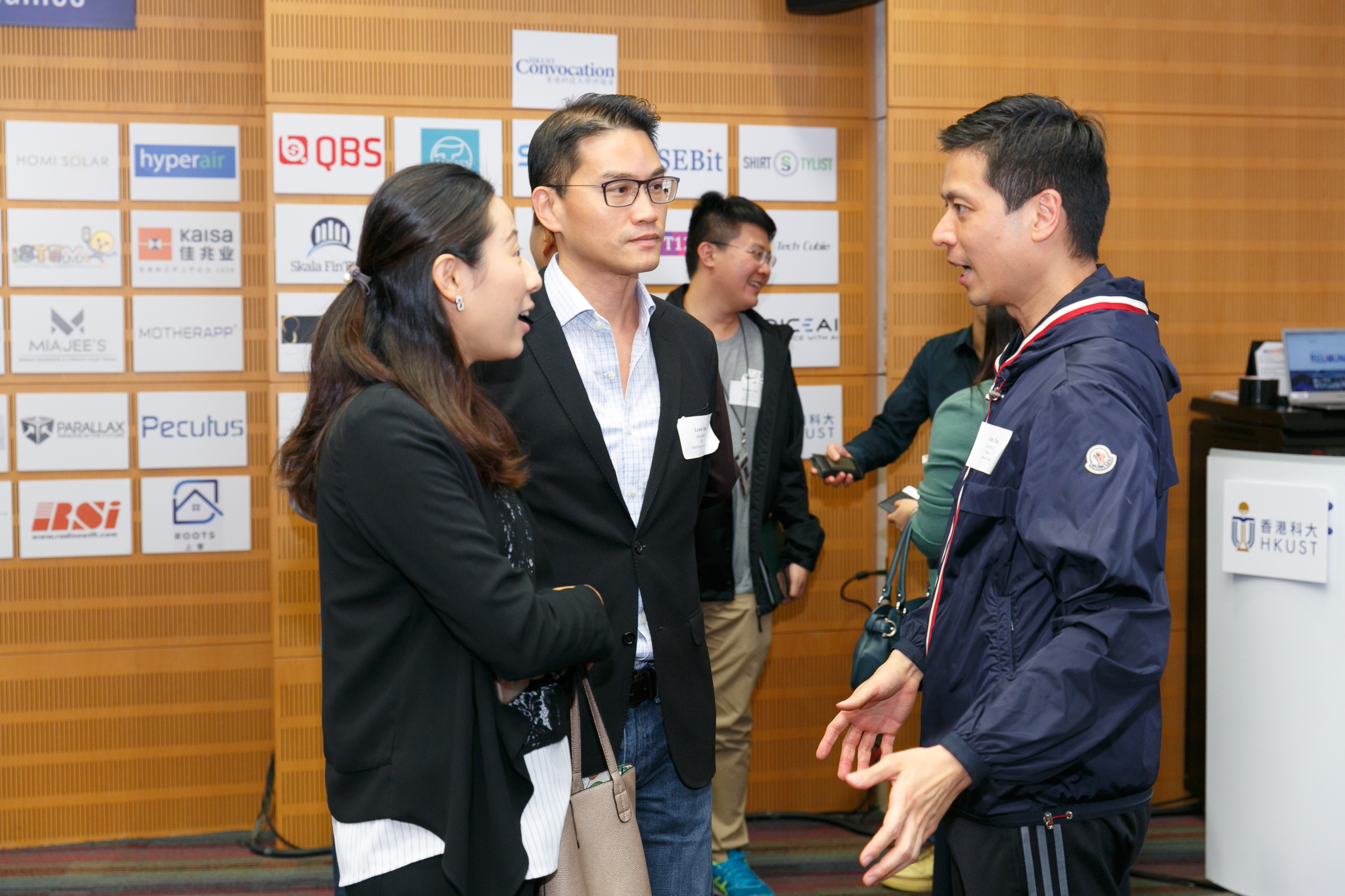 alum_entr_gath_at_scie_p18353_03_063.jpg
