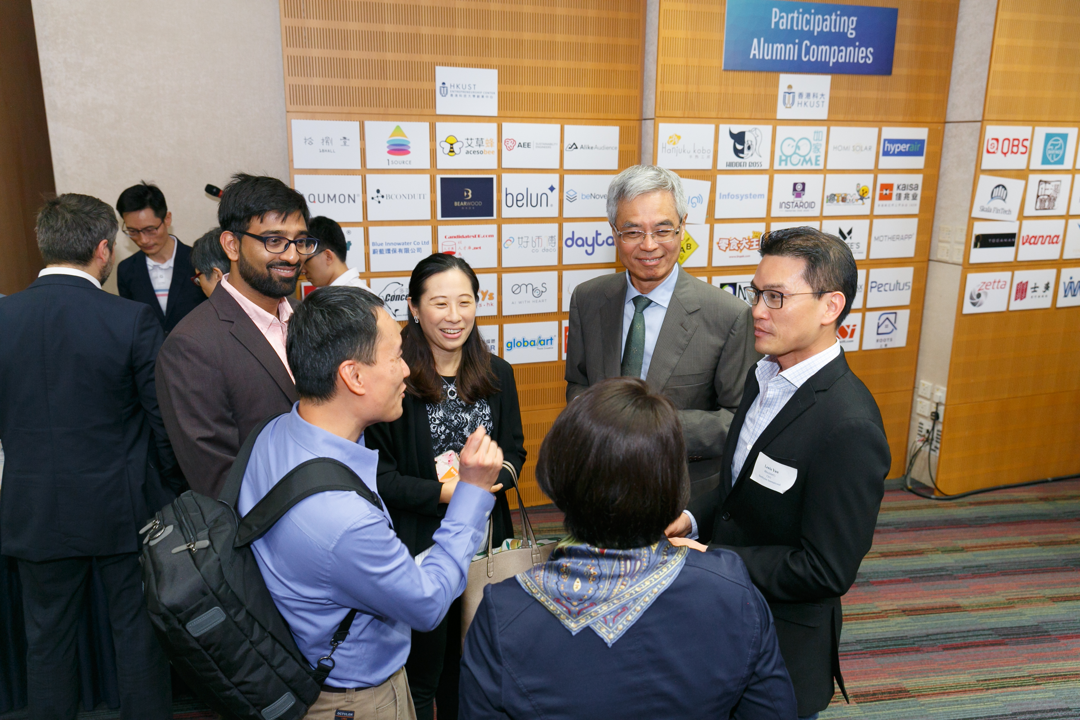 alum_entr_gath_at_scie_p18353_03_065.jpg